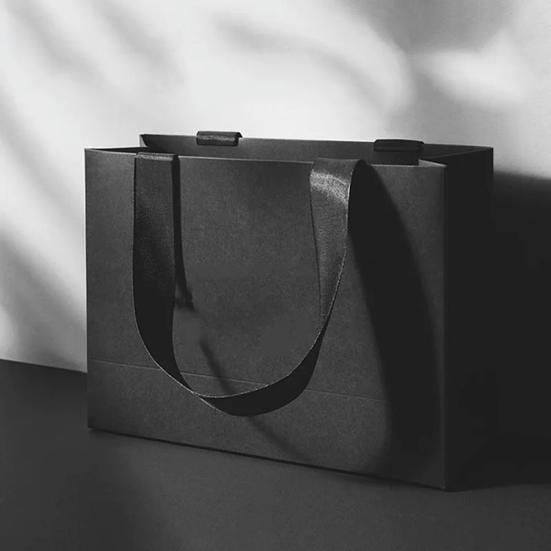 Wedding birthday shopping party wine jewelry luxury fancy eco friendly paper custom logo small black gift bag with ribbon
Wedding birthday shopping party wine jewelry luxury fancy eco friendly paper custom logo small black gift bag with ribbon