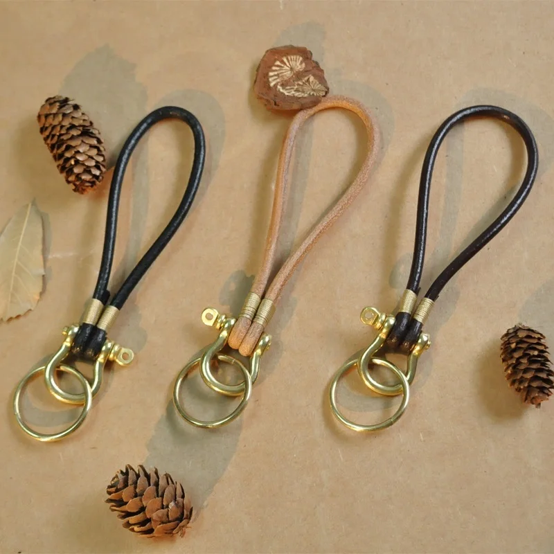 Handmade cowhide rope keychain hand-woven car key lanyard brass horseshoe buckle pure copper braided keychain wholesale
Handmade cowhide rope keychain hand-woven car key lanyard brass horseshoe buckle pure copper braided keychain wholesale