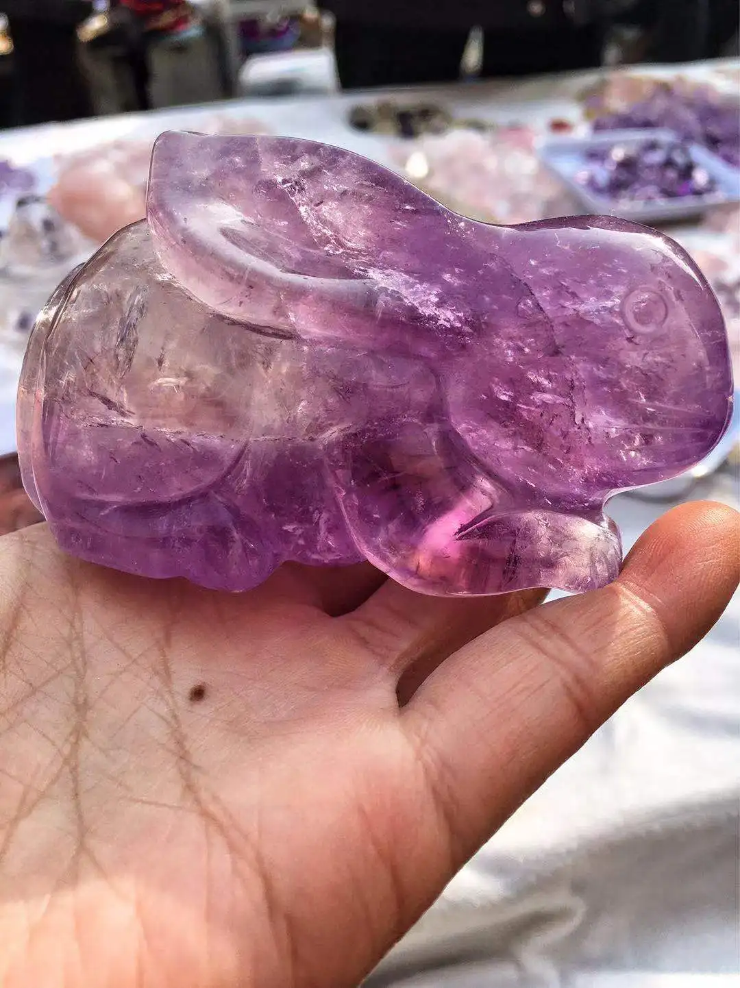 Natural crystal Amethyst crystal stone hand-carved purple small lovely rabbit as decorations
Natural crystal Amethyst crystal stone hand-carved purple small lovely rabbit as decorations