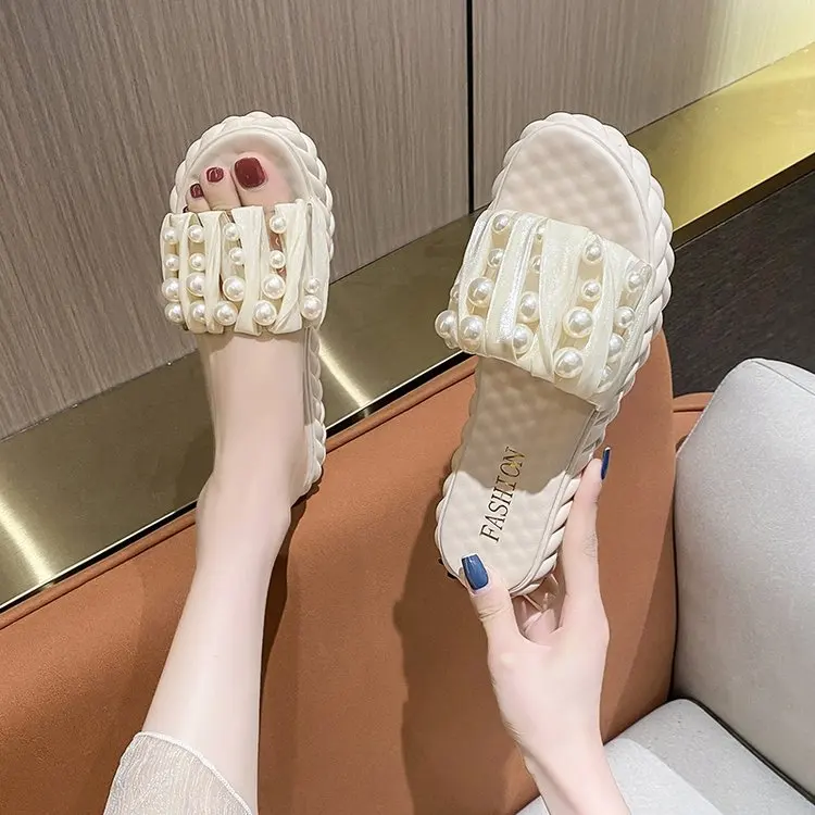 New Slipper Sandals Summer Sole Fashion Sandals Beaded Solid Color Flat Heels Elegant Embossed Leather Delicate Ladies Slippers 
New Slipper Sandals Summer Sole Fashion Sandals Beaded Solid Color Flat Heels Elegant Embossed Leather Delicate Ladies Slippers