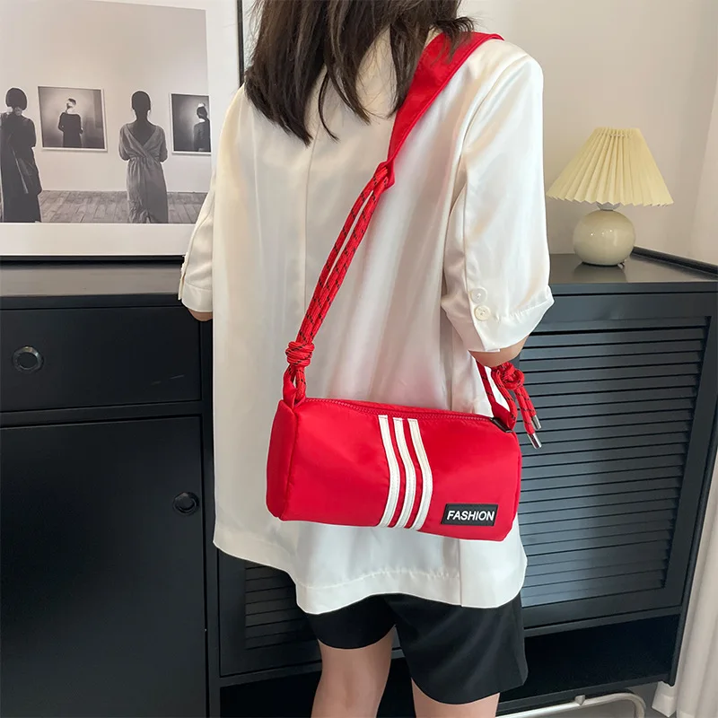 Solid Oxford Striped Shoulder Bag 2023 New Trend Fashion Crossbody Bag Lightweight and Versatile Casual Simple Baguette Bag
Solid Oxford Striped Shoulder Bag 2023 New Trend Fashion Crossbody Bag Lightweight and Versatile Casual Simple Baguette Bag