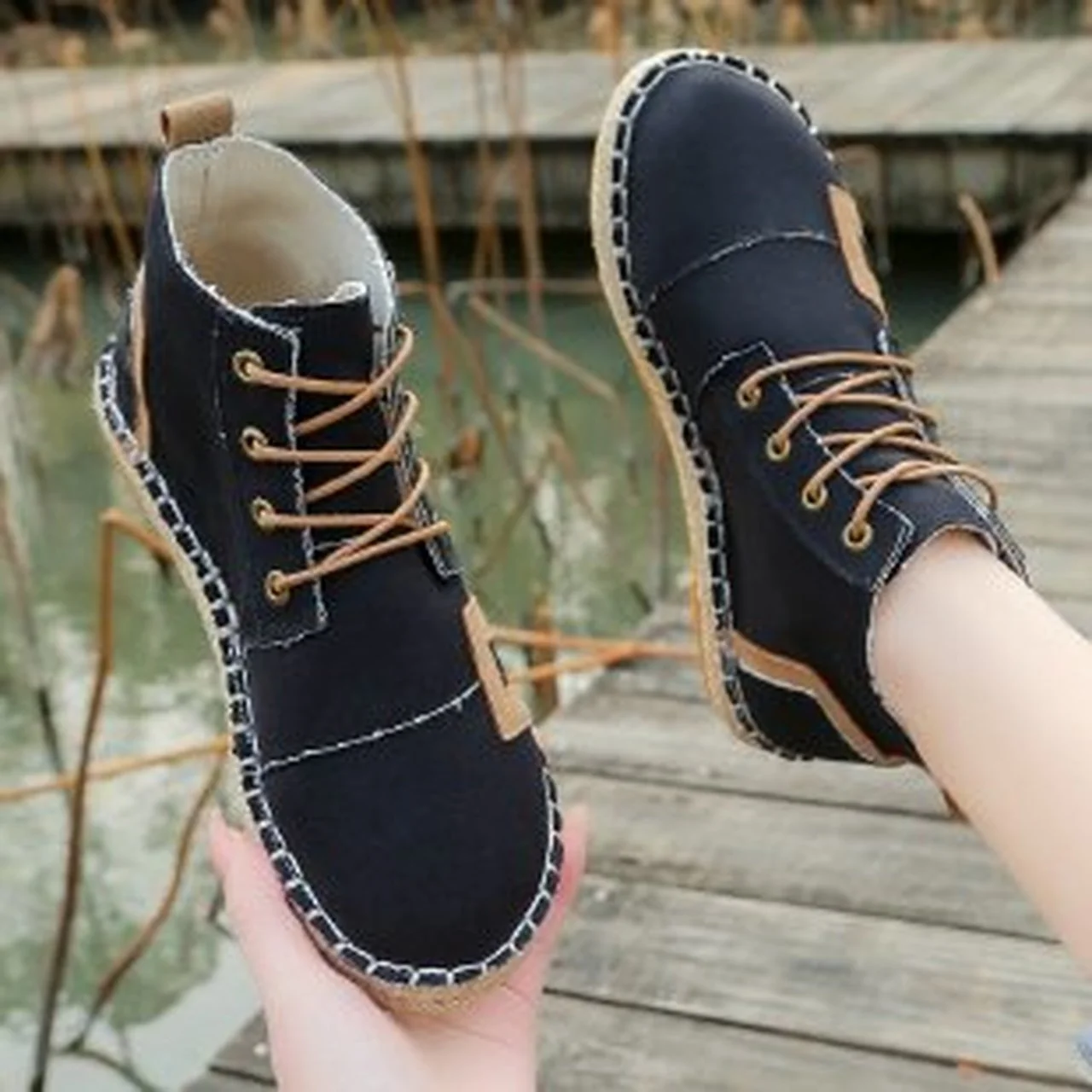 Women's short boots casual thick-soled canvas shoes 2022 autumn and winter retro warm Martin boots fashion blue women's boots
Women's short boots casual thick-soled canvas shoes 2022 autumn and winter retro warm Martin boots fashion blue women's boots