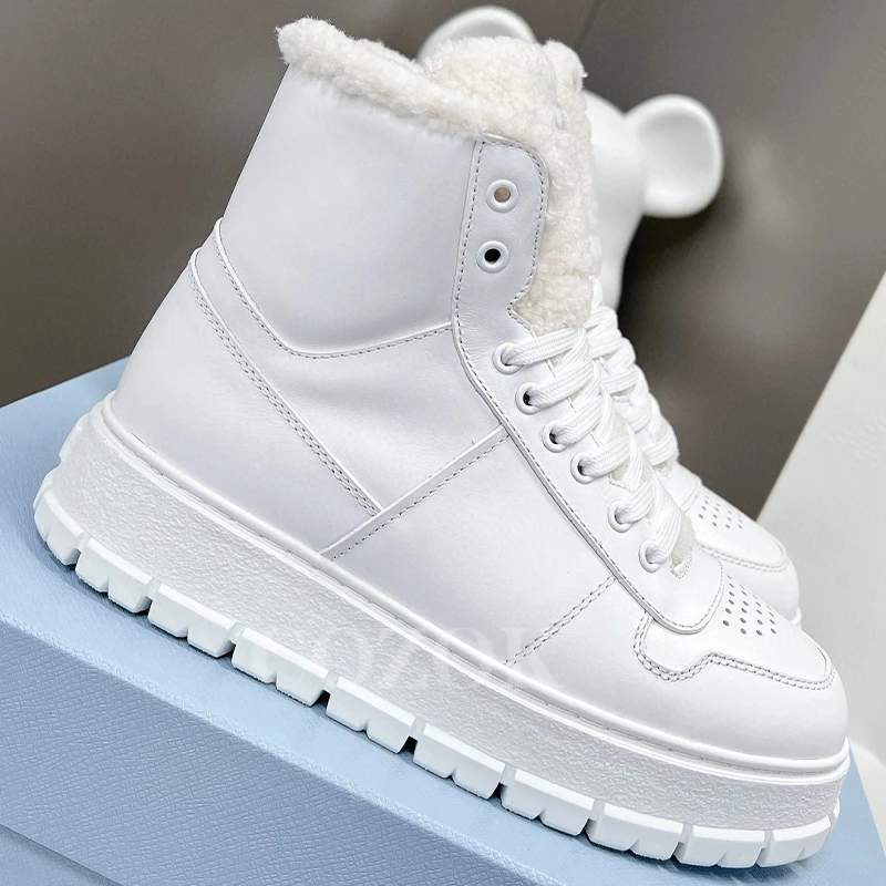Короткие ботинки Little Fresh, Осенние новые износостойкие женские ботинки для прогулок и показов, женская обувь на толстой подошве с белым оттенком
Короткие ботинки Little Fresh, Осенние новые износостойкие женские ботинки для прогулок и показов, женская обувь на толстой подошве с белым оттенком