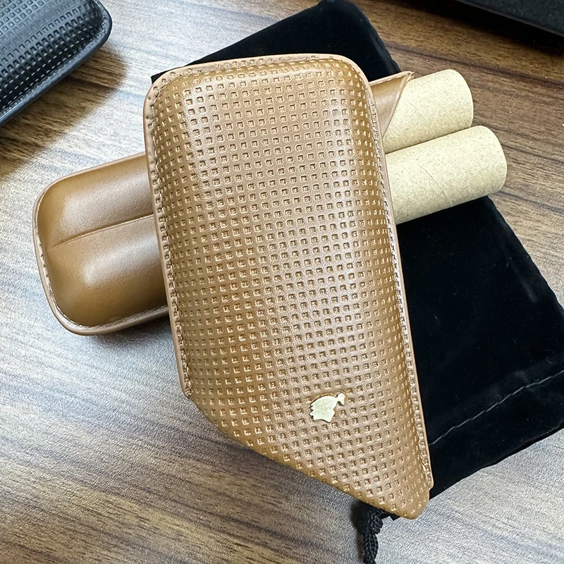 Кожаные Дорожные портсигары, 2 трубки, держатель для сигар, хьюмидор, сигар, с сумкой для хранения
Кожаные Дорожные портсигары, 2 трубки, держатель для сигар, хьюмидор, сигар, с сумкой для хранения