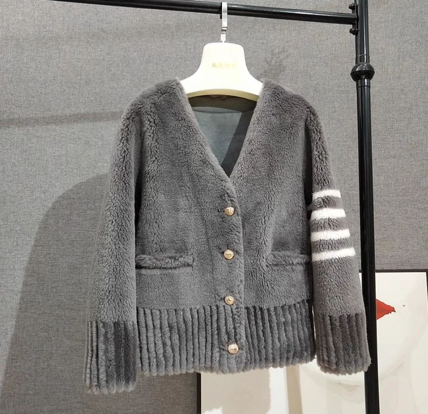 Winter TB Women Coat Winter New Fashion Design Cardigan Fur Coat V-neck Granular Sheep Shearling Pure Wool Women Coat
Winter TB Women Coat Winter New Fashion Design Cardigan Fur Coat V-neck Granular Sheep Shearling Pure Wool Women Coat