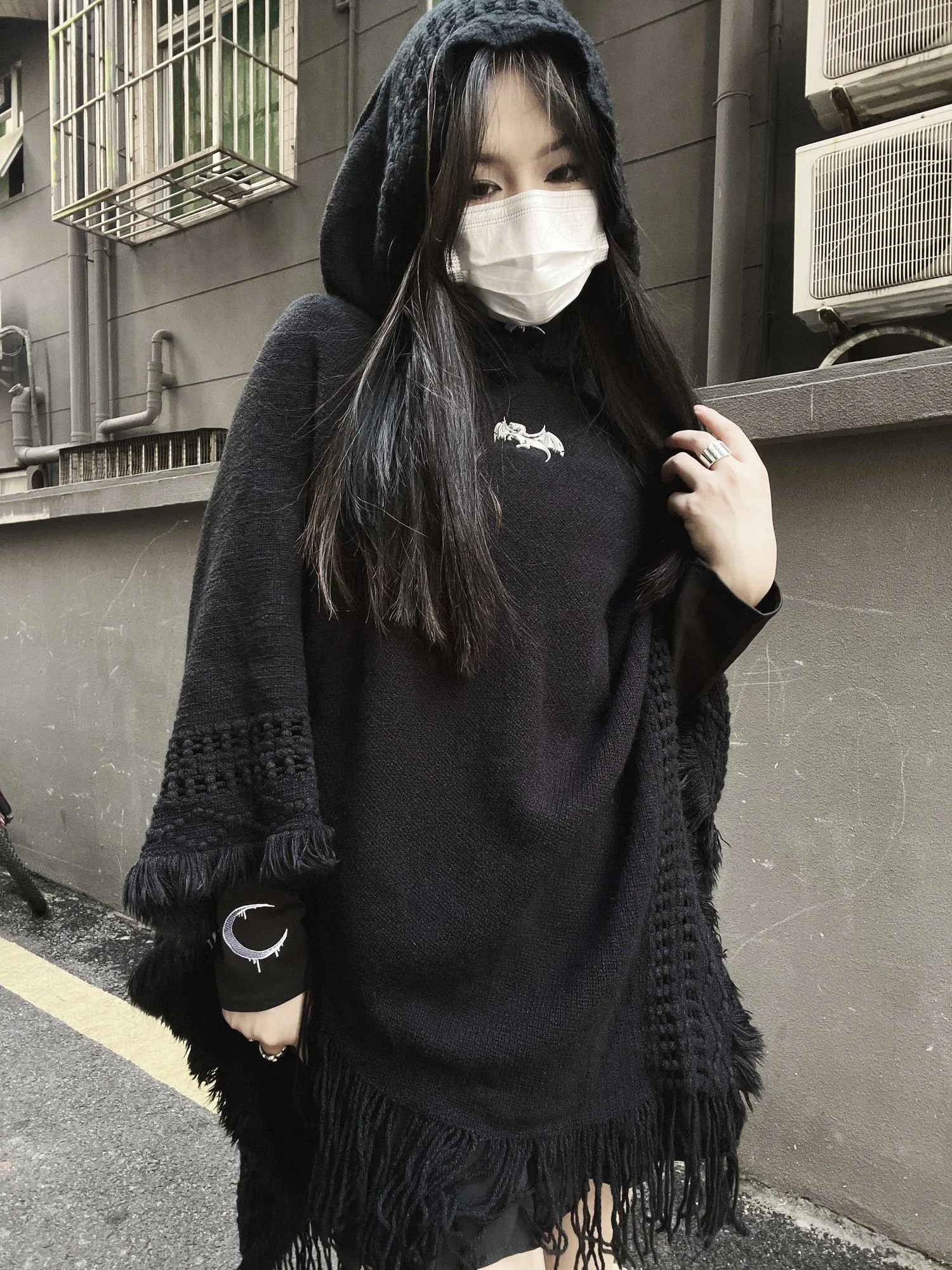 New Fashion Goth Women Knits Sweater Cape Solid Color Hooded Collar Loose Gothic Style Elegant Chic Ladies Sweater For Winter
New Fashion Goth Women Knits Sweater Cape Solid Color Hooded Collar Loose Gothic Style Elegant Chic Ladies Sweater For Winter