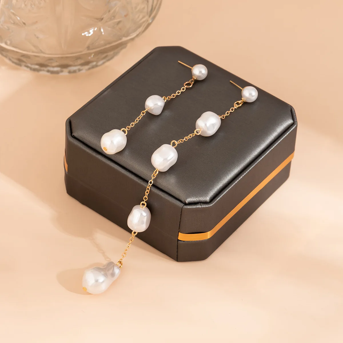 Imitation White Pearl Gold Long Earrings Female Wedding Pendant Earrings Fashion Korean Jewelry
Imitation White Pearl Gold Long Earrings Female Wedding Pendant Earrings Fashion Korean Jewelry