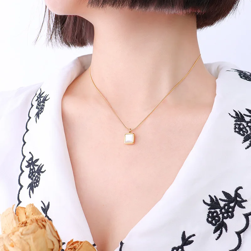 316L Stainless Steel Snake Chain Necklace Women Simple Design Square Seashell Pendant Sweater Necklace For Lady Gold Necklaces
316L Stainless Steel Snake Chain Necklace Women Simple Design Square Seashell Pendant Sweater Necklace For Lady Gold Necklaces