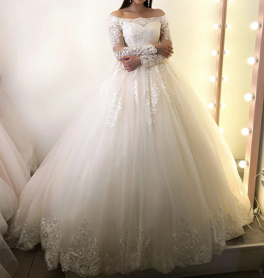 Off Shoulder Ball Gown Wedding Dress Full Sleeve Lace Applique Sequined Sweep Train Bridal Gown Gorgeous Plus Size Wedding Dress
Off Shoulder Ball Gown Wedding Dress Full Sleeve Lace Applique Sequined Sweep Train Bridal Gown Gorgeous Plus Size Wedding Dress