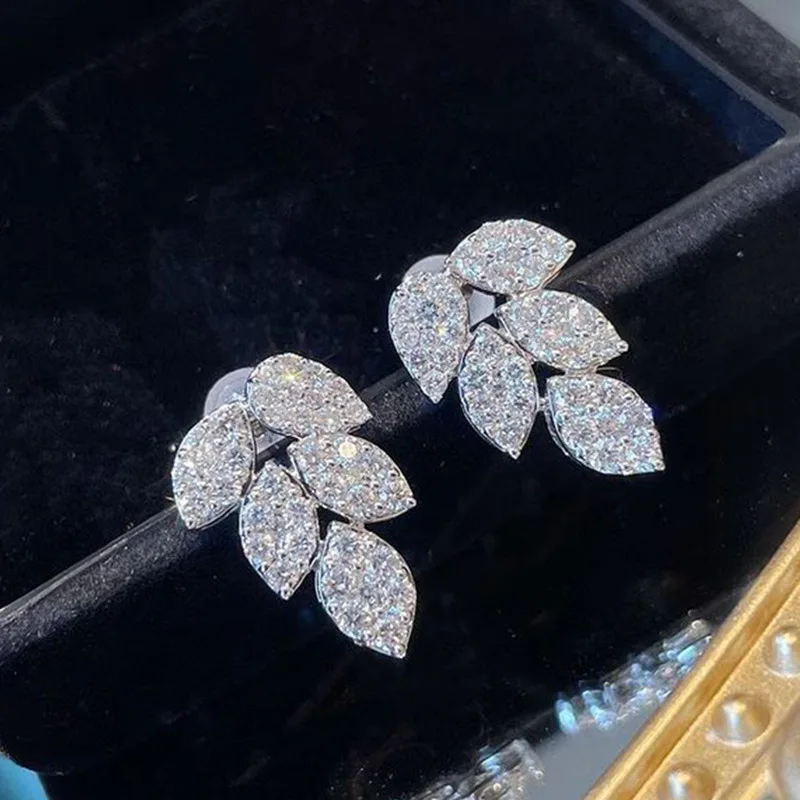 Uilz Delicate Leaf Shaped Stud Earrings for Women Full Dazzling Cubic Zirconia Chic Girls Ear Accessories Party Trendy Jewelry
Uilz Delicate Leaf Shaped Stud Earrings for Women Full Dazzling Cubic Zirconia Chic Girls Ear Accessories Party Trendy Jewelry
