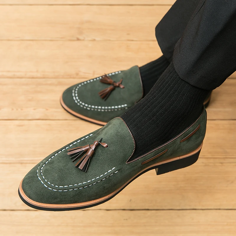 

Роскошные Брендовые повседневные туфли, зеленые замшевые кожаные туфли, лоферы на плоской подошве, мужские кожаные туфли с бахромой без шнуровки, модные туфли для вождения
