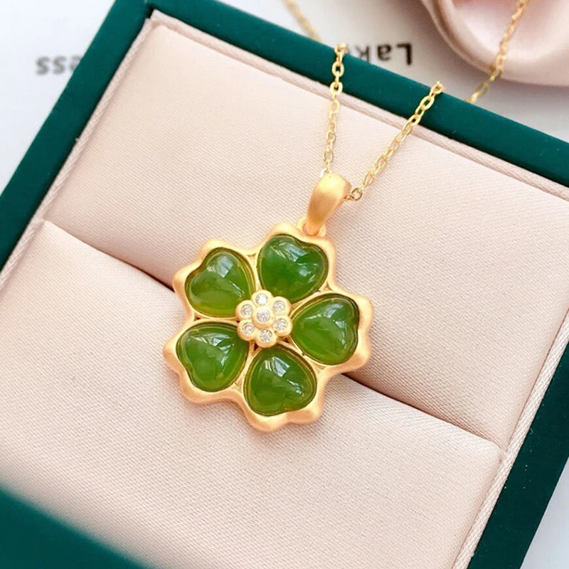 Ancient gold craftsmanship natural Hetian jasper peach heart five-leaf flower necklace pendant light luxury ladies jewelry
Ancient gold craftsmanship natural Hetian jasper peach heart five-leaf flower necklace pendant light luxury ladies jewelry