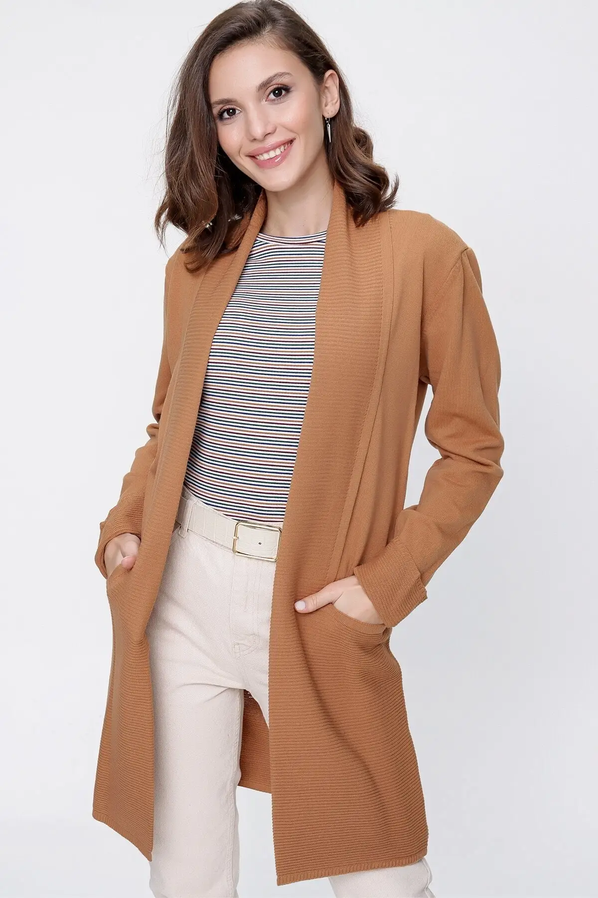 Women's Cardigan Shawl Collar Double Sleeve Pocket Lycra sportswear Camel Casual Knitted Quality Fashion Sweaters Loose Jumper
Women's Cardigan Shawl Collar Double Sleeve Pocket Lycra sportswear Camel Casual Knitted Quality Fashion Sweaters Loose Jumper