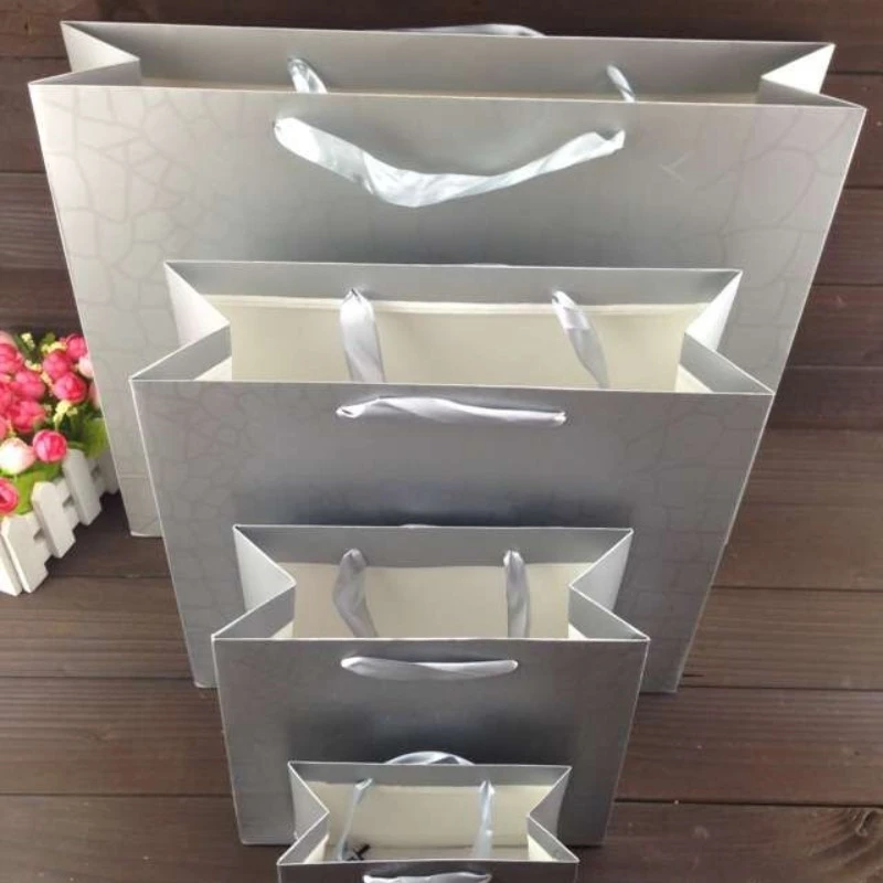 Wholesale 100PCS/LOT Silver With Film Paper Bag/Paper Gift Bag 7 Size Included Free Design Print LOGO
Wholesale 100PCS/LOT Silver With Film Paper Bag/Paper Gift Bag 7 Size Included Free Design Print LOGO