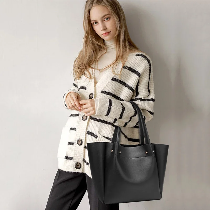 Designer Fashion Women Tote Bag Luxury PU Leather Underarm Trend Large Capacity Leisure Shopping Zipper Versatile Shoulder Bag
Designer Fashion Women Tote Bag Luxury PU Leather Underarm Trend Large Capacity Leisure Shopping Zipper Versatile Shoulder Bag