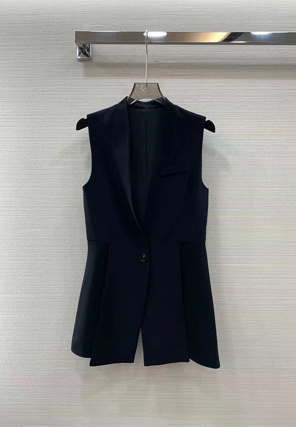 2023 new women fashion high quality sleeveless V-neck hem split single buckle slim fit medium and long air vest top 0302
2023 new women fashion high quality sleeveless V-neck hem split single buckle slim fit medium and long air vest top 0302
