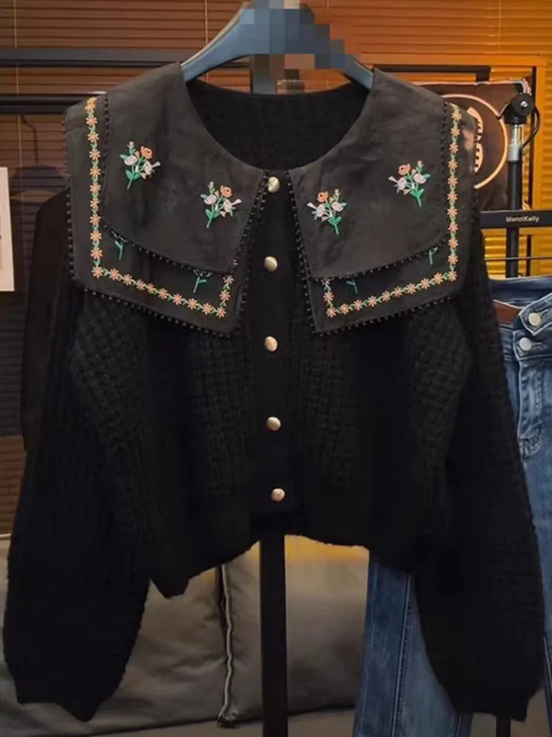 Sailor Collar Women Cardigans Embroidered Floral Sweet Autumn Winter Sweaters Vintage Elegant Chaquetas Knitwear 2023 Autumn
Sailor Collar Women Cardigans Embroidered Floral Sweet Autumn Winter Sweaters Vintage Elegant Chaquetas Knitwear 2023 Autumn