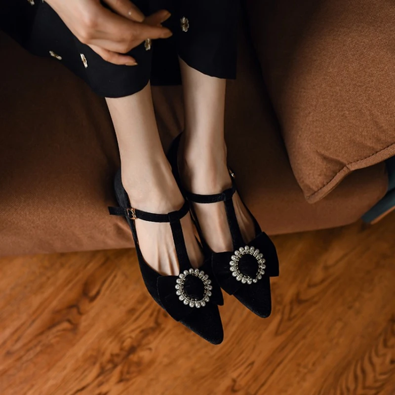 2022 New Spring/Summer Women Shoes Pointed Toe Low Heel Shoes for Women Velvet Women Pumps Solid Elegant Pearl Ring Ladies Shoes
2022 New Spring/Summer Women Shoes Pointed Toe Low Heel Shoes for Women Velvet Women Pumps Solid Elegant Pearl Ring Ladies Shoes