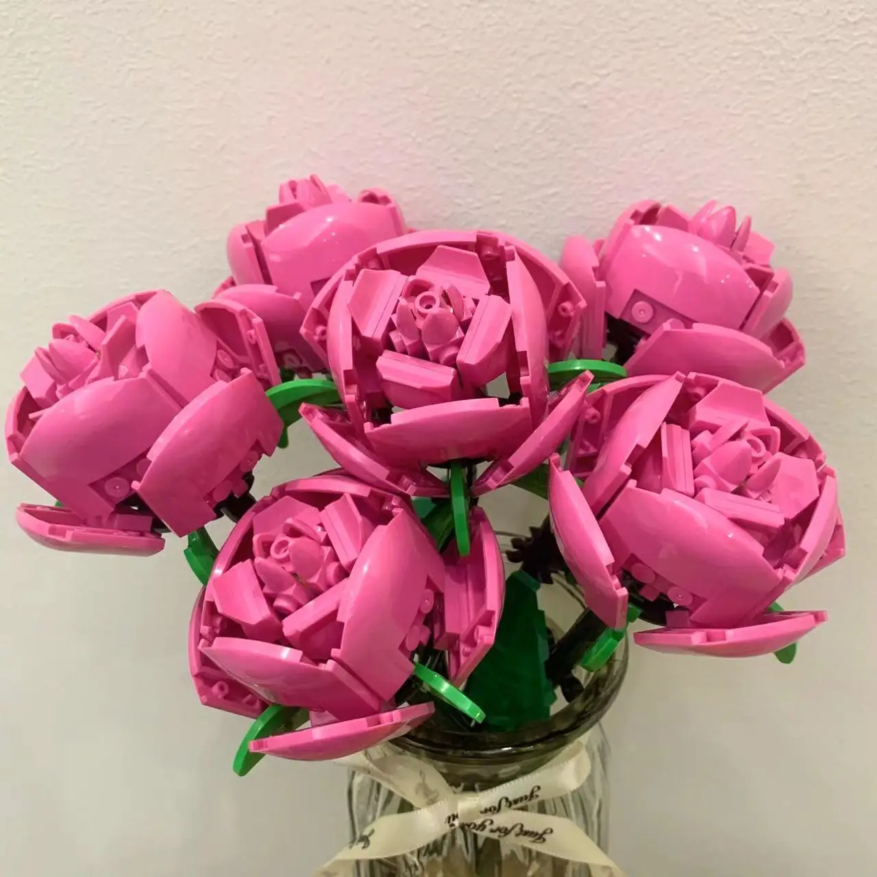 Романтический цветок розы, букет на День святого Валентина, строительные блоки, мебель для дома, бонсай, модель растения, сделай сам, сборка, кирпич, подарок для девушки
Романтический цветок розы, букет на День святого Валентина, строительные блоки, мебель для дома, бонсай, модель растения, сделай сам, сборка, кирпич, подарок для девушки