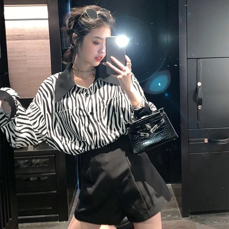 Zebra Stripes Women's T-Shirt Long Sleeve Chic Design Aesthetic Loose Casual Urbane 2022 New Beautiful Blouse Korean Fashion
Zebra Stripes Women's T-Shirt Long Sleeve Chic Design Aesthetic Loose Casual Urbane 2022 New Beautiful Blouse Korean Fashion