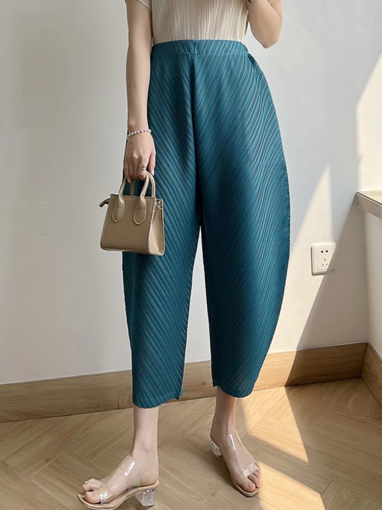 Miyake Pleated Ankle-length Pants Women Solid Color High Waist Wide Leg Trousers Loose 2022 Summer Korean Fashion
Miyake Pleated Ankle-length Pants Women Solid Color High Waist Wide Leg Trousers Loose 2022 Summer Korean Fashion