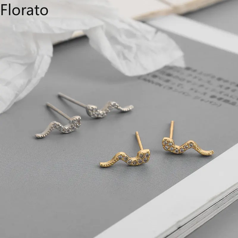 Cartilage perforation 925 sterling silver ear needle small snake studs earrings gold simple earrings fashion jewelry for women
Cartilage perforation 925 sterling silver ear needle small snake studs earrings gold simple earrings fashion jewelry for women