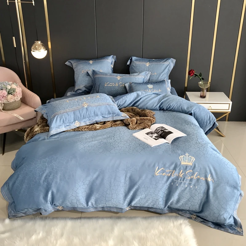 2022 Glossy Satin Cotton Marbling Bedding Set Embroidery Crown Duvet Cover Set Bed Sheet Pillowcases Queen King Size 4pcs
2022 Glossy Satin Cotton Marbling Bedding Set Embroidery Crown Duvet Cover Set Bed Sheet Pillowcases Queen King Size 4pcs