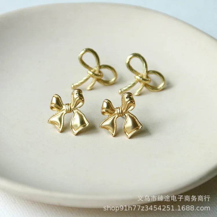 5pcs alloy matte bow ribbon girl vintage ins sweet earrings stud earrings versatile jewelry material wholesale
5pcs alloy matte bow ribbon girl vintage ins sweet earrings stud earrings versatile jewelry material wholesale