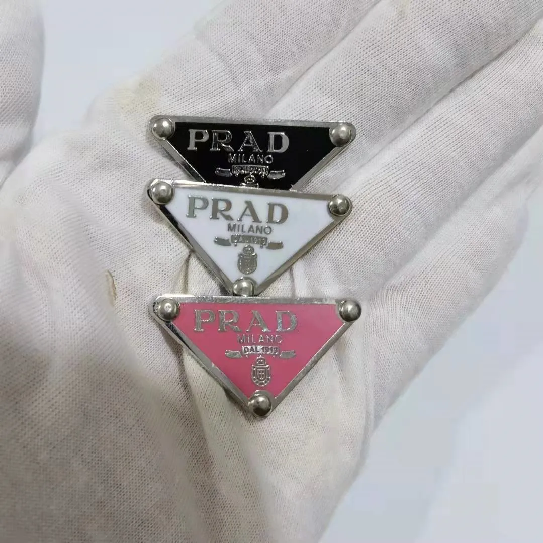 10Pcs Iron on Patches for Clothes Appliques Stickers Brand Triangular Sew Patches Clothing Jeans Brand Logo Sequin Patch Badge
10Pcs Iron on Patches for Clothes Appliques Stickers Brand Triangular Sew Patches Clothing Jeans Brand Logo Sequin Patch Badge
