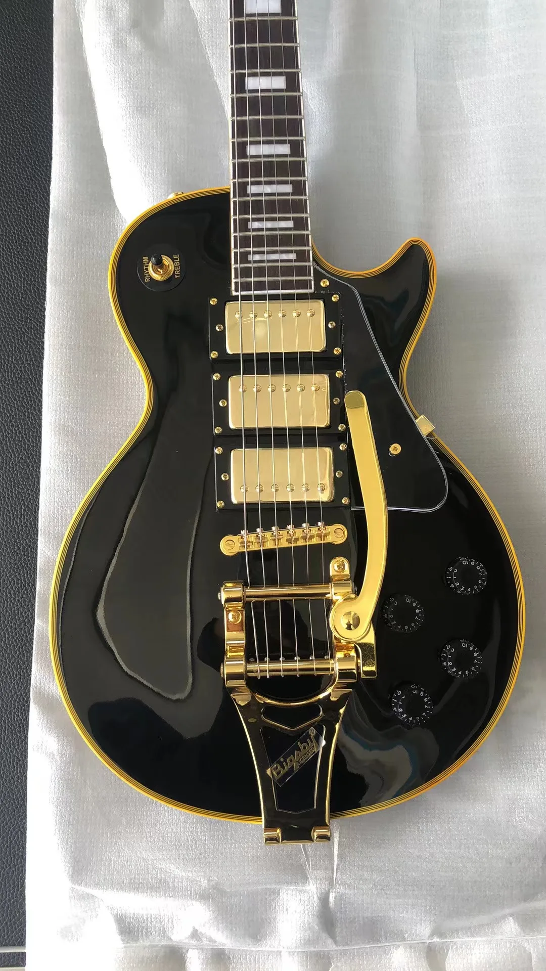 Oem 6 String Electric Guitar 3 Pickups Gold Hardware Big Tremolo Building Yellow Free Delivery
Oem 6 String Electric Guitar 3 Pickups Gold Hardware Big Tremolo Building Yellow Free Delivery