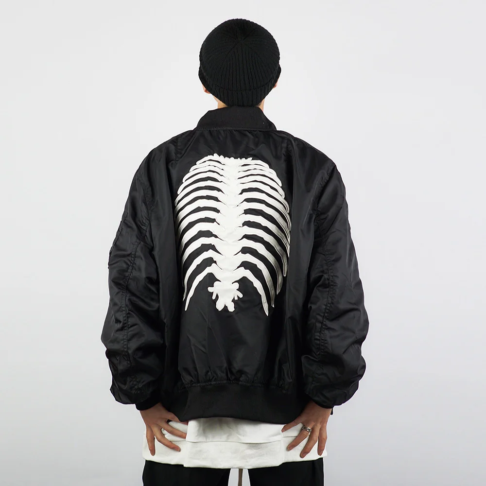 Bomber Black Garment Men Jacket Zipper Custom Skeleton Pattern Embroidery Oversize Polyester Bomber Jackets
Bomber Black Garment Men Jacket Zipper Custom Skeleton Pattern Embroidery Oversize Polyester Bomber Jackets