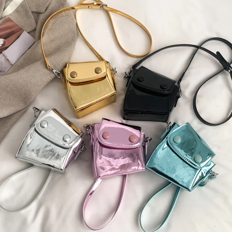 Bright Patent Leather Crossbody Bag Ladies Personality Design Mini Bag Purse Lipstick Pack 2023 Spring Fashion Shoulder Handbag
Bright Patent Leather Crossbody Bag Ladies Personality Design Mini Bag Purse Lipstick Pack 2023 Spring Fashion Shoulder Handbag