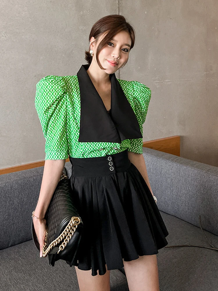 2 Pieces Outfits Elegant Women Sweet Casual Vintage Lace Short Cropped Tops Shirt Blouse Lady Pleated Mini Skirt Mujer Slim Sets
2 Pieces Outfits Elegant Women Sweet Casual Vintage Lace Short Cropped Tops Shirt Blouse Lady Pleated Mini Skirt Mujer Slim Sets