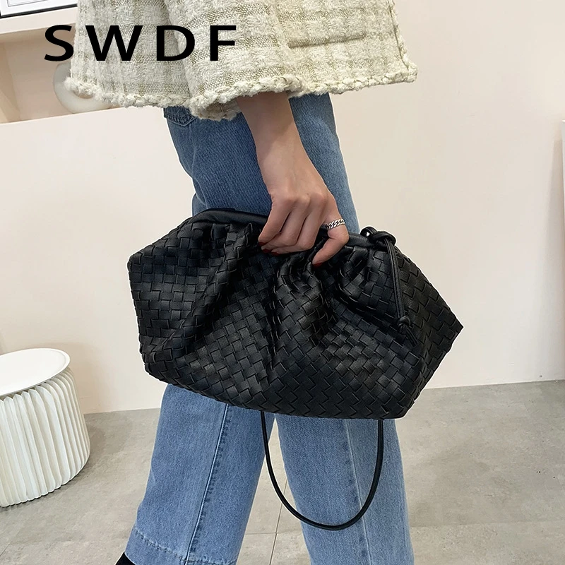 SWDF New Women Simple Dumplings Handbag Designer Retro Fashion Cloud Female Crossbody Shoulder Bag Tide Messenger Bag Clutch Bag
SWDF New Women Simple Dumplings Handbag Designer Retro Fashion Cloud Female Crossbody Shoulder Bag Tide Messenger Bag Clutch Bag