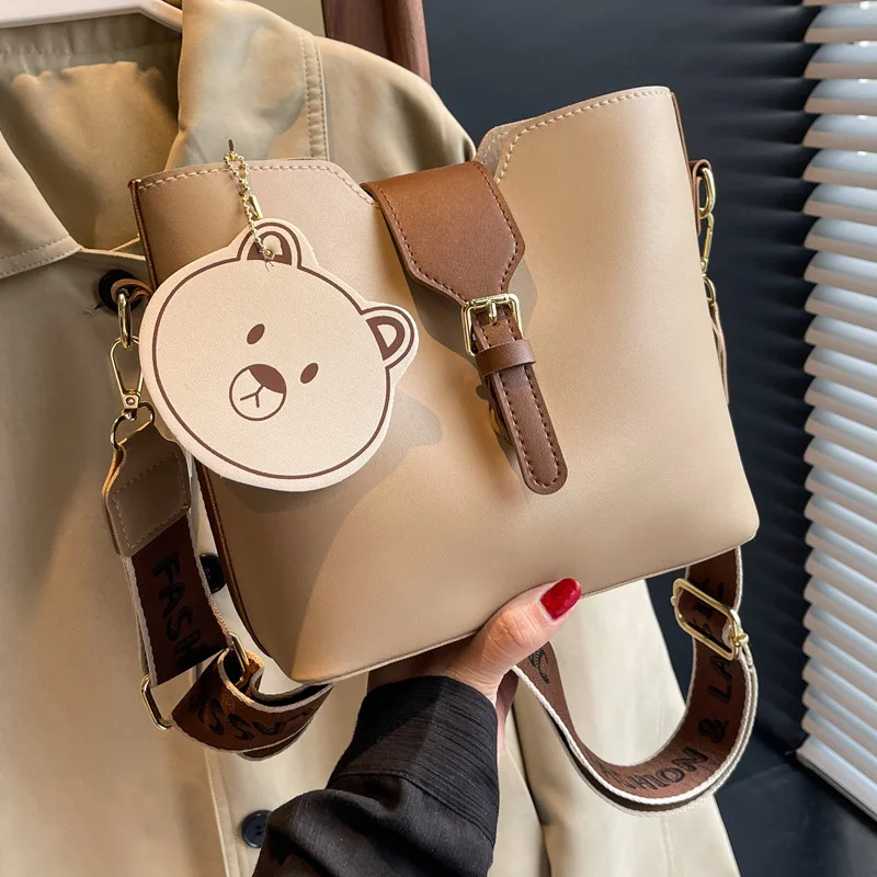 Bucket Bag for Women 2023 Summer New Fashion Crossbody Bag with Simple Texture, Single Shoulder Bag, Trendy Bag for Women
Bucket Bag for Women 2023 Summer New Fashion Crossbody Bag with Simple Texture, Single Shoulder Bag, Trendy Bag for Women