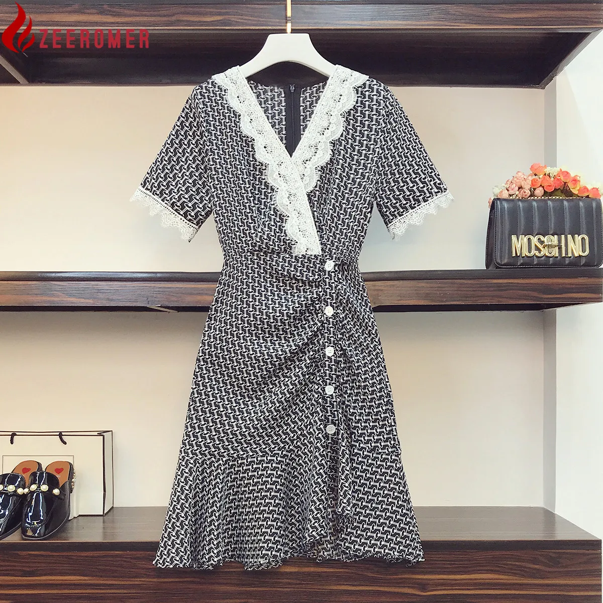 ZEEROMER 2022 Summer High Quality Black Lace Chiffon Sexy Sundress Vintage Elegant Runway Mini Dress Lady Bodycon Party Vestido 
ZEEROMER 2022 Summer High Quality Black Lace Chiffon Sexy Sundress Vintage Elegant Runway Mini Dress Lady Bodycon Party Vestido