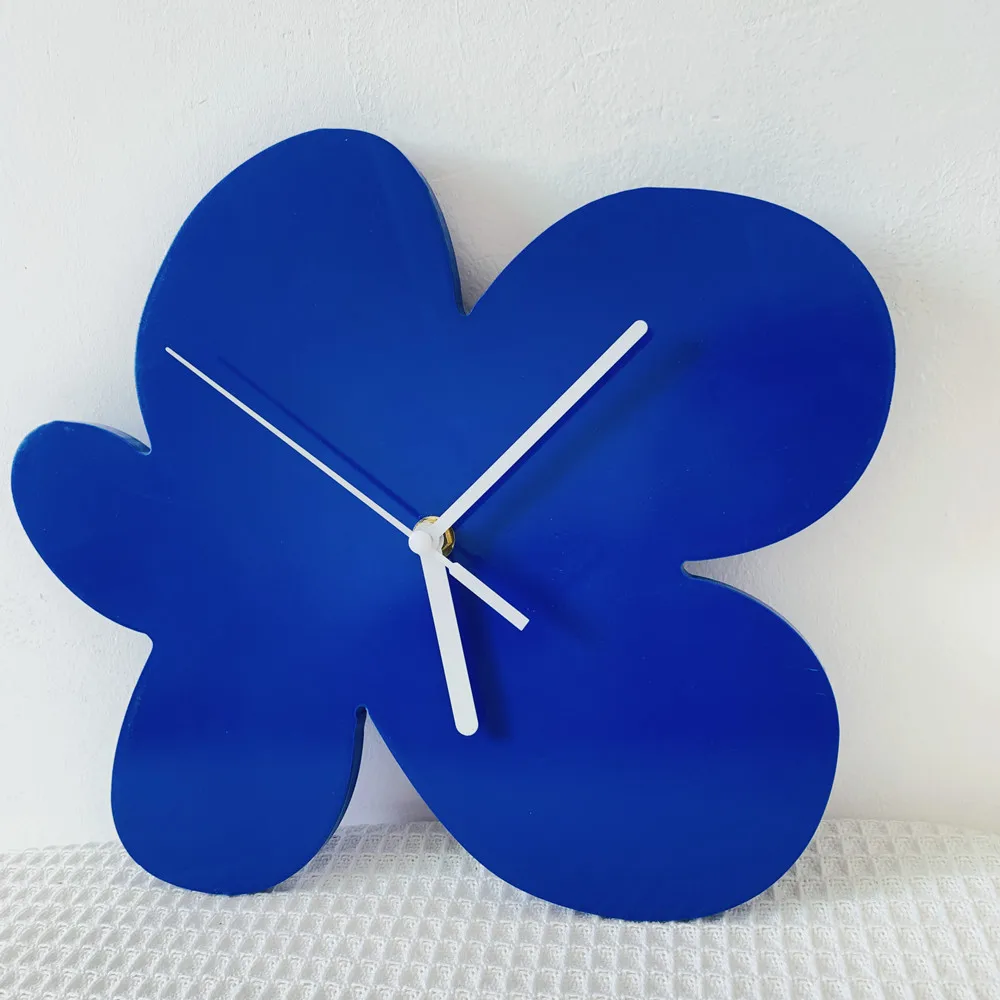 

INS Retro Klein Blue Flower Silent Wall Clock Desktop Ornament Nordic Wooden Mute Clocks Modern Living Room Home Decor Furniture