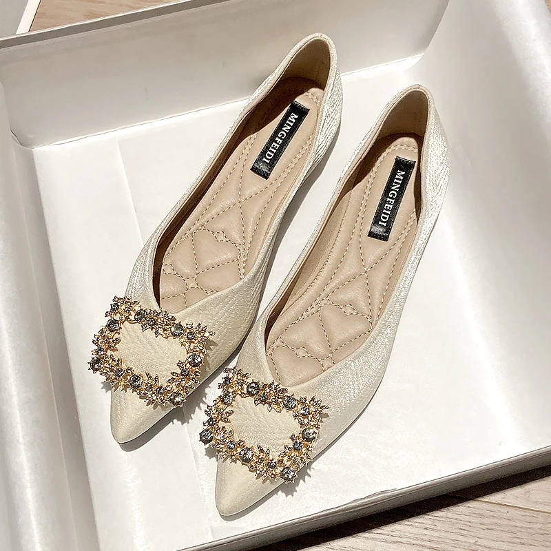 Туфли женские демисезонные на низком каблуке, заостренный носок, металлическая пряжка, декоративные, плоская подошва, большие размеры 44 45 46 
Туфли женские демисезонные на низком каблуке, заостренный носок, металлическая пряжка, декоративные, плоская подошва, большие размеры 44 45 46