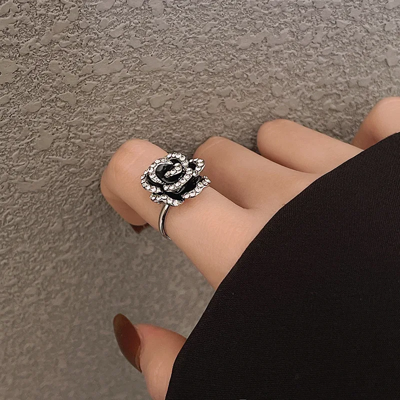 New Fashion Retro Black Rose Flower Retro Simple Ring Female Opening Adjustable Index Finger Ring Fashion Jewelry Gift
New Fashion Retro Black Rose Flower Retro Simple Ring Female Opening Adjustable Index Finger Ring Fashion Jewelry Gift