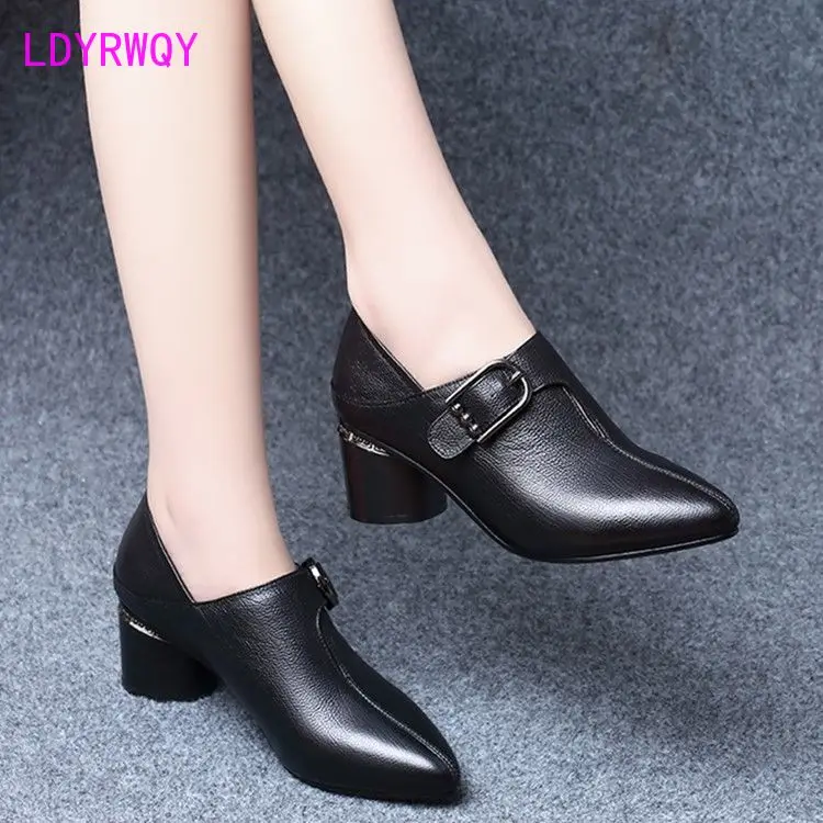 heel pointy toe single shoe medium heel small leather shoes Britishprofessional versatile temperament high-heeled shoes
heel pointy toe single shoe medium heel small leather shoes Britishprofessional versatile temperament high-heeled shoes