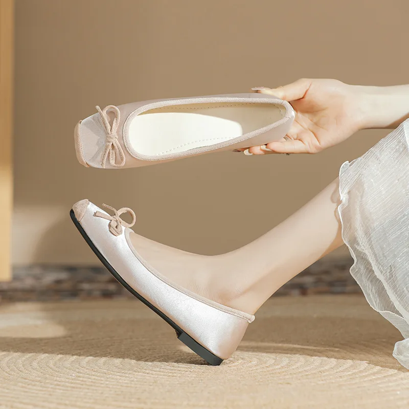 Summer Brand Ballet Flat Shoes for Women Fashion Bow Light Women Soft Flats Casual Loafer Elegant Slip on Mules Mujer Size 40
Summer Brand Ballet Flat Shoes for Women Fashion Bow Light Women Soft Flats Casual Loafer Elegant Slip on Mules Mujer Size 40
