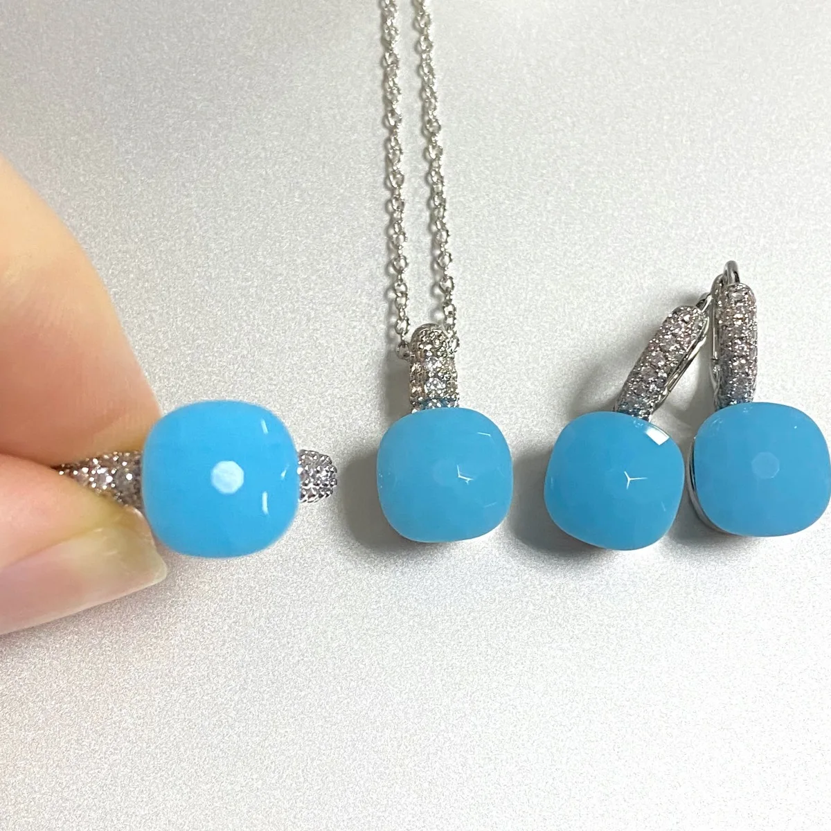 3Pcs/Set Women Ring Earrings Necklace Jewelry Set Inlay Zircon 30Colors Crystal Jewelry Set Platinum Plated Fashion Jewelry Gift
3Pcs/Set Women Ring Earrings Necklace Jewelry Set Inlay Zircon 30Colors Crystal Jewelry Set Platinum Plated Fashion Jewelry Gift