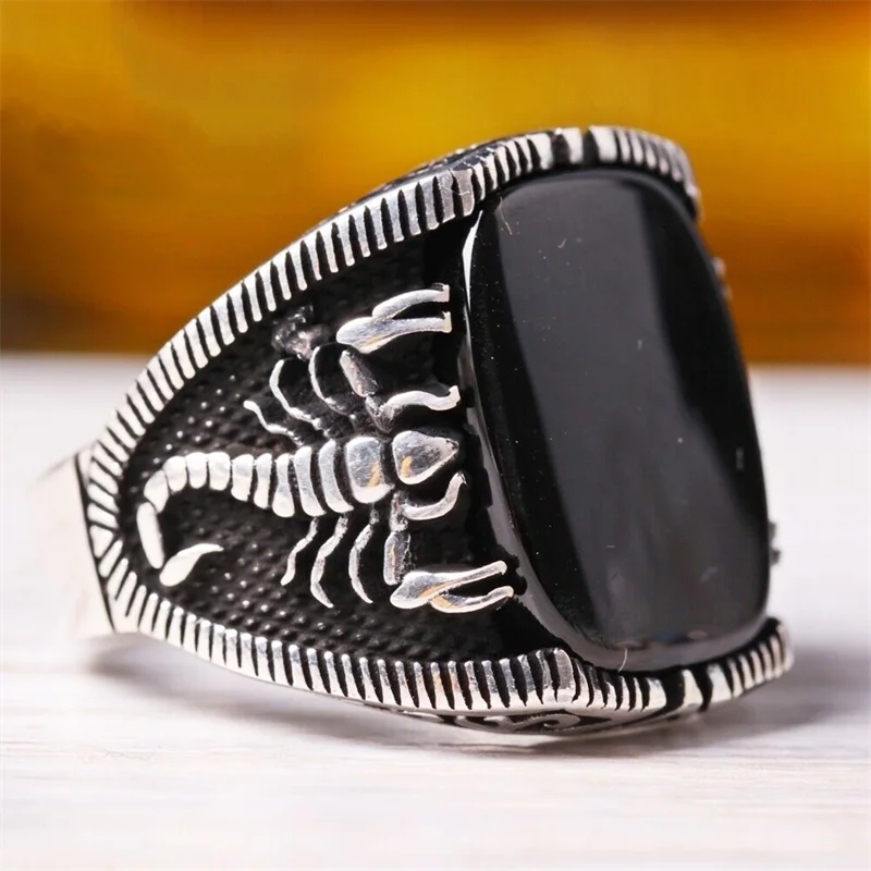 New Jewelry European and American Simple Gold Edge Black Gemstone Two-color Relief Ring Men's Fashion To Attend The Banquet Ring
New Jewelry European and American Simple Gold Edge Black Gemstone Two-color Relief Ring Men's Fashion To Attend The Banquet Ring