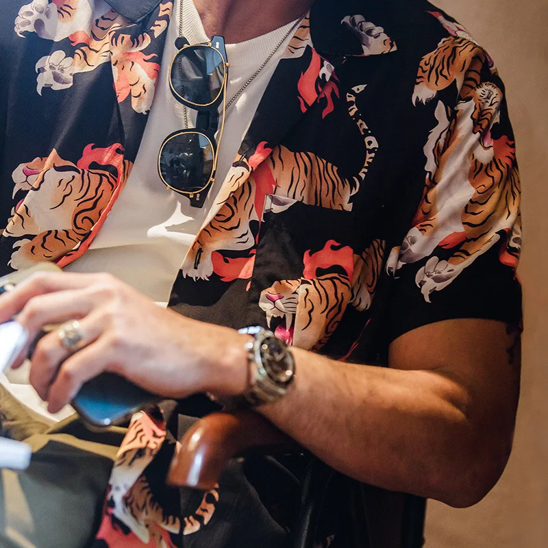 Madden Workwear Retro Ukiyo-e Tiger Print Hawaii Short Sleeve Shirt Summer Street Cuban Collar Shirt Men
Madden Workwear Retro Ukiyo-e Tiger Print Hawaii Short Sleeve Shirt Summer Street Cuban Collar Shirt Men