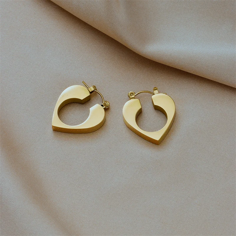 Fashion Trend Simple Hollow Out Love Design All-matching Metal Earrings Party Earrings Fashionable Women Wholesale
Fashion Trend Simple Hollow Out Love Design All-matching Metal Earrings Party Earrings Fashionable Women Wholesale