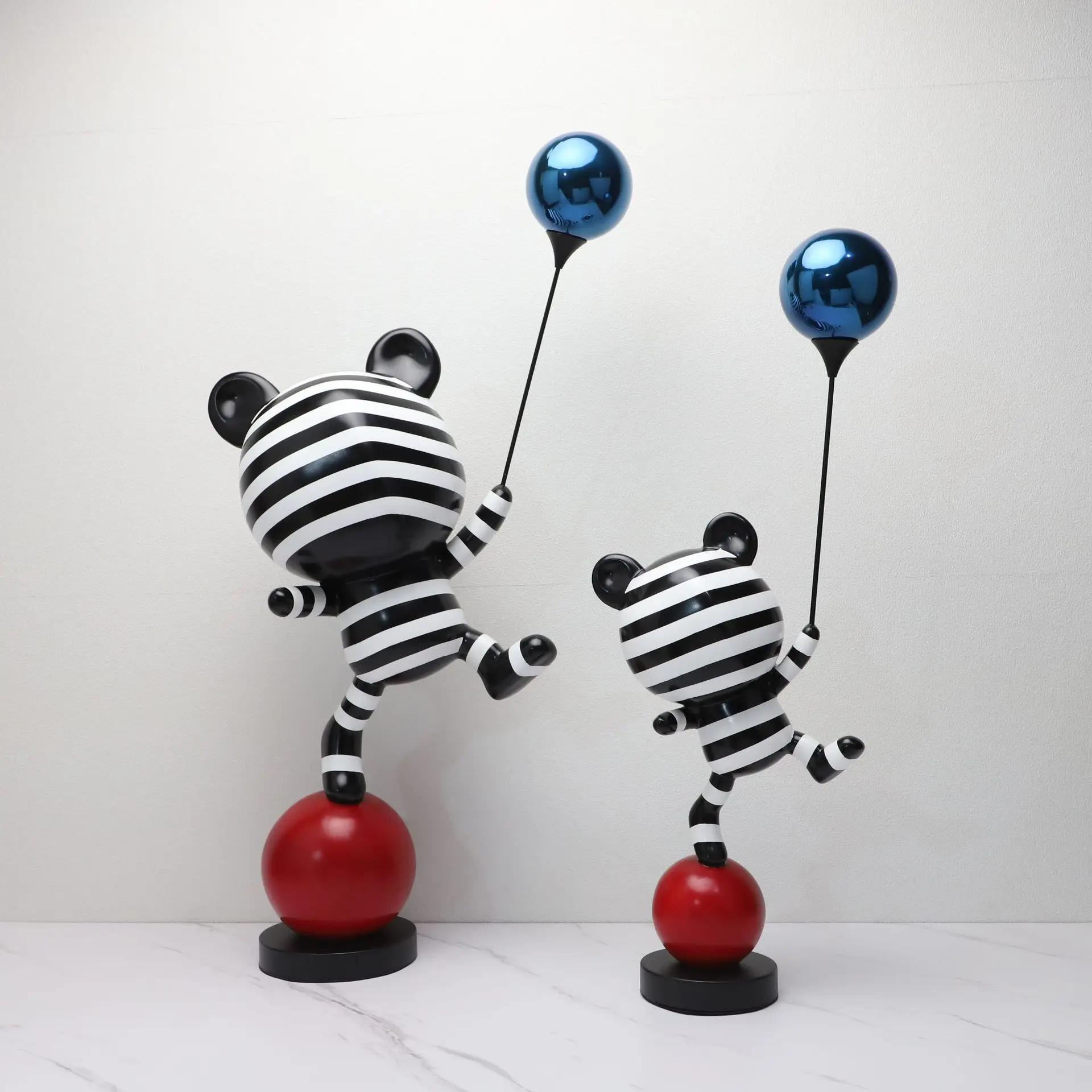 Modern striped balloon bear decoration cartoon Sculpture Model tenant hall landing lobby Sales Department light luxury decoratio
Modern striped balloon bear decoration cartoon Sculpture Model tenant hall landing lobby Sales Department light luxury decoratio