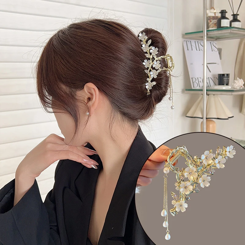 Elegant Women Pearl Hairpin Fashion Back of Head Shark Clip Korean Flower Hair Accessories Geometric Large Catch Clips Headwear
Elegant Women Pearl Hairpin Fashion Back of Head Shark Clip Korean Flower Hair Accessories Geometric Large Catch Clips Headwear