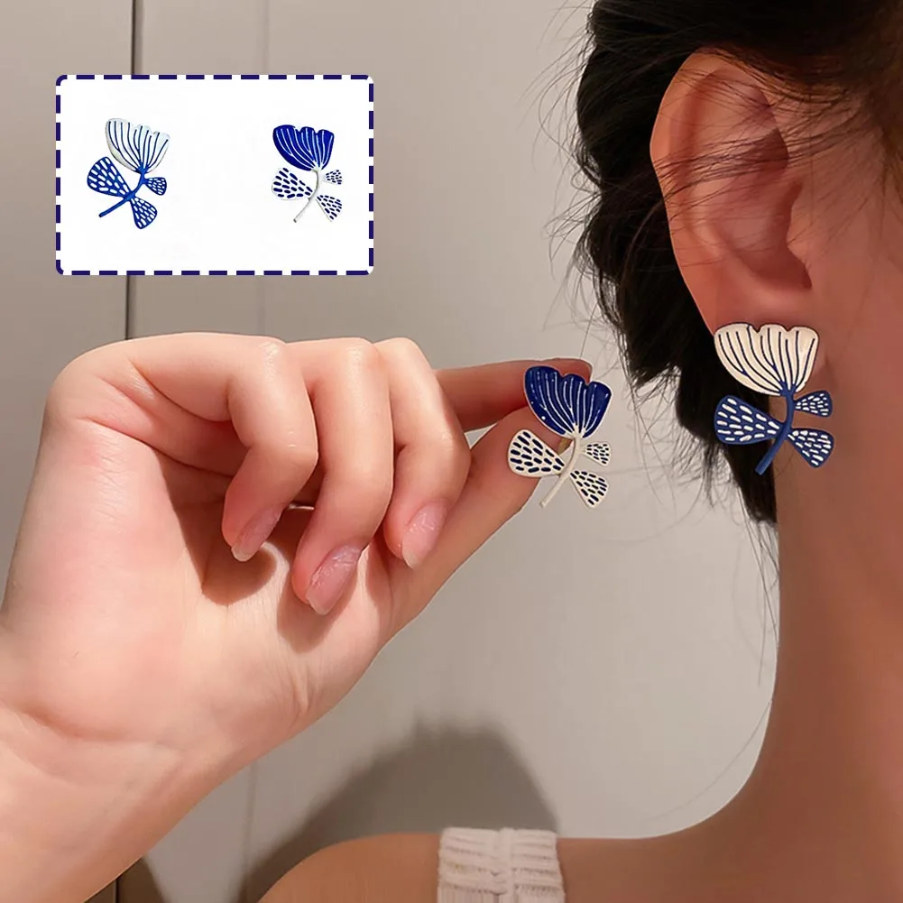 1 Pair White Blue Flower Ear Studs Flower Earrings Asymmetrical Individuality Trendy Accessories Creative Fashion Earrings
1 Pair White Blue Flower Ear Studs Flower Earrings Asymmetrical Individuality Trendy Accessories Creative Fashion Earrings