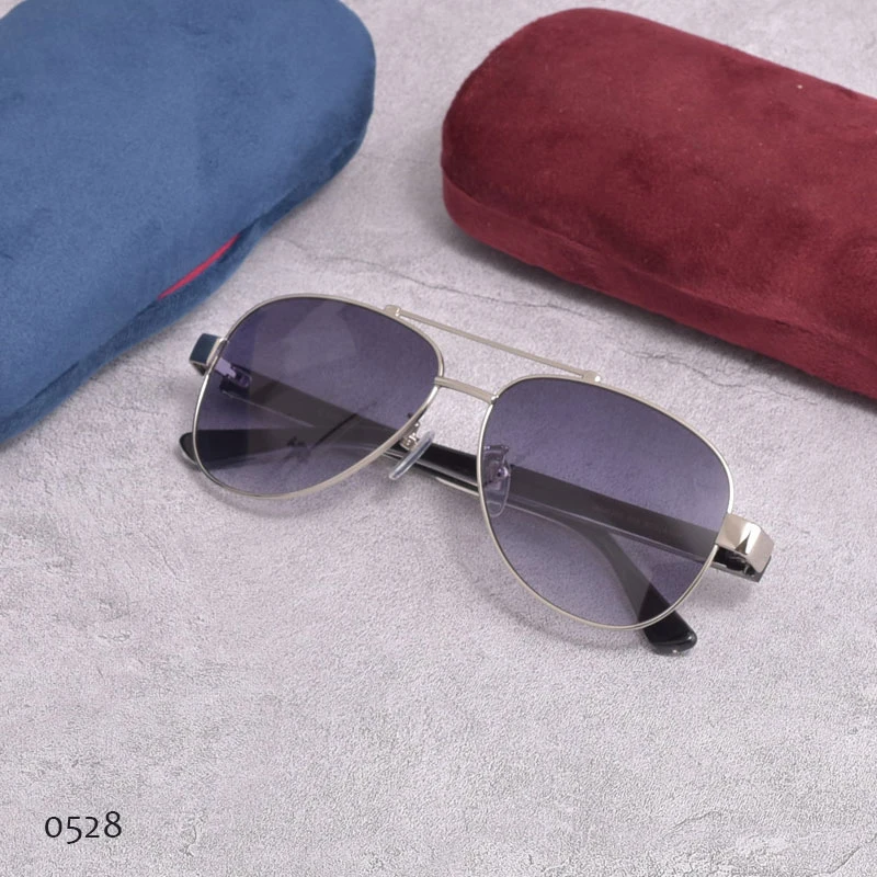 Sunglasses woman luxury metal pilot Polarizing UV400 lenses women men car driving sun glasses With original logo and case
Sunglasses woman luxury metal pilot Polarizing UV400 lenses women men car driving sun glasses With original logo and case