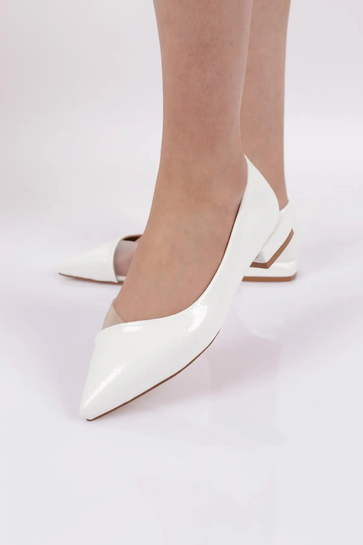 Women Flats Shoes Pm-K-Y Transparent Detailed Pointed Toe Fashion Flats For Ladies Casual Summer Footwear
Women Flats Shoes Pm-K-Y Transparent Detailed Pointed Toe Fashion Flats For Ladies Casual Summer Footwear